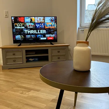 BLISS - Arbeitsplatz, Docking Station, Netflix-3