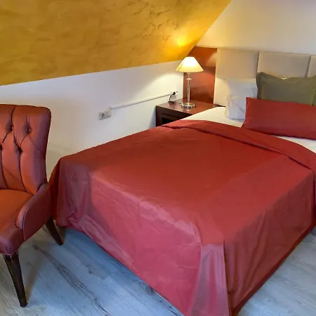Boutique Hotel Goldene Henne-3