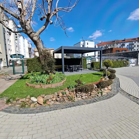 Space Hotel im Campus der JvP Schule-2
