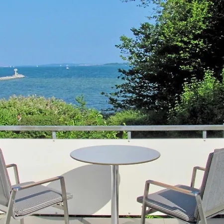 Villa Vilmblick - Wohnung 07 mit Terrasse und Boddenblick-3