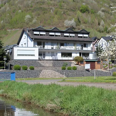 Pension Mosella , Wohnung mit Balkon und Moselblick-2