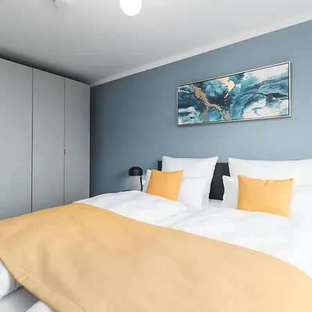 Deluxe Business Apartment 90qm 2 SZ und Büro Tiefgarage 3 Min Flughafen-2