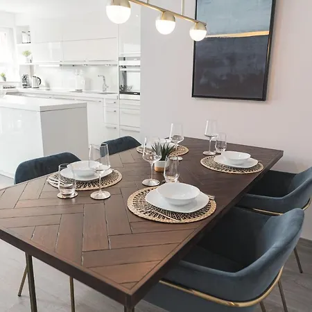 Deluxe Business Apartment 90qm 2 SZ und Büro Tiefgarage 3 Min Flughafen-3