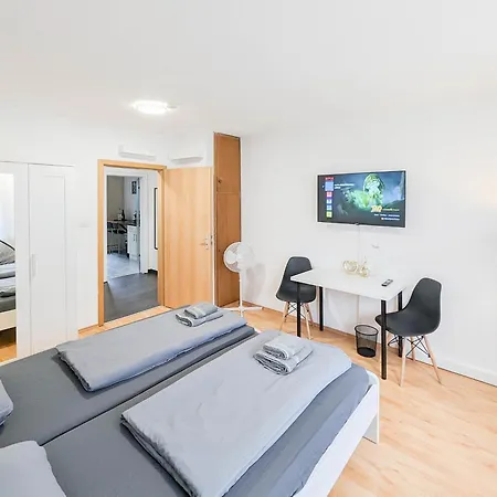 ALFA Apartment Stuttgart Mitte 2 Zimmer City-Lage Berliner Platz Balkon Netflix Küche WM l 2BR 5 Beds 6 People l Fully equipped Kitchen&Bathroom-3