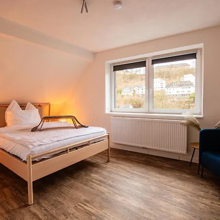 Queensize Bett & Netflix Zentral-2