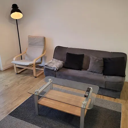 Schöne, gemütliche möblierte 2 Zi Wohnung in RGB-2