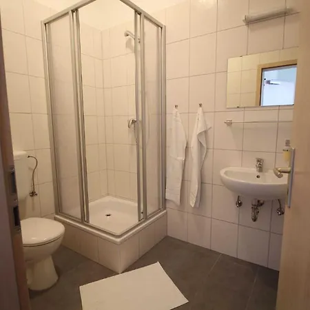 Kutterfisch Kajueten Direkt Im Stadthafen-2