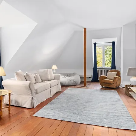 GUT KLETKAMP Penthouse im Schloss - Premium-Ferienwohnung mit 5 Schlafzimmern auf 400qm I Kamin I 2 Wohnzimmer I Garten&Terrasse I Wald- und Seeblick I Profi-Küche I 15 Min zur Ostsee I Parkplätze I WLAN-2