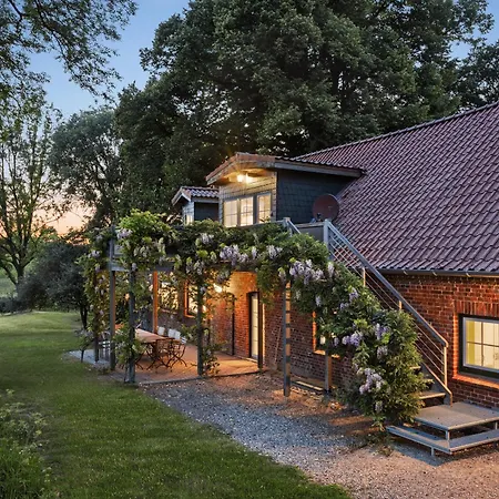 GUT KLETKAMP Altes Backhaus - Freistehendes Landhaus mit 7 Schlafzimmern I Kamin I Garten&Terrasse I 15 Min zur Ostsee I Parkplätze I Hundefreundlich I Bar I WLAN-2