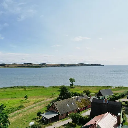 nah am Meer, ruhige Lage, gratis Nutzung vom AHOI Erlebnisbad und Sauna in Sellin - Haus Büdnerstube FeWo 1-3