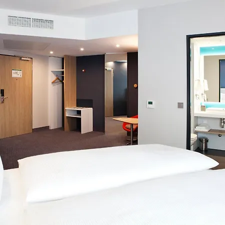 Holiday Inn Express - Düsseldorf Airport-3