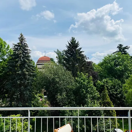 Filmap-Charmant-Modern-Zentral-Balkon-Beamer-Spieletisch-2