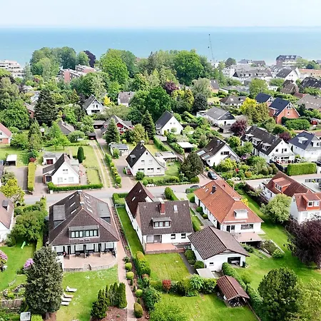Gemütliche&moderne Ferienwohnung - nur 7 Gehminuten vom Strand entfernt, inklusive Parkplatz und Gartenzugang-3