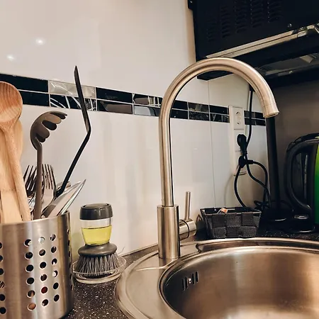 Neuwertiges Apartment mit Kostenlose Privatparkplatz auch für Transporter geeignet R1-3