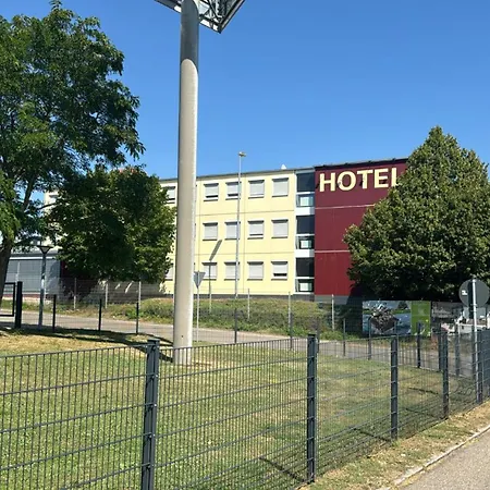 Iq-Hotel-2