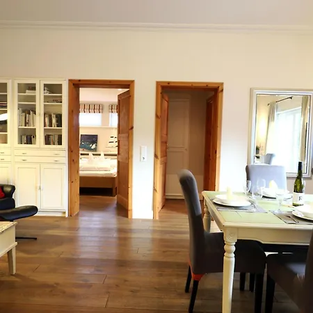 Kampstraße 1, Bungalow-2