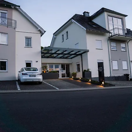 Feriendomizil&Weingut Roussel mit Restaurant La Bonne Adresse-3