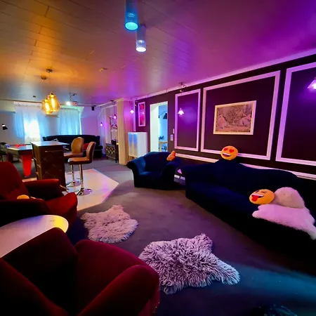 Bookeinfach Bad Ems - Private - Sauna Jacuzzi Whirlpool Swimmingpool Alahna Sup Beachvolleyball Billiards Ping Pong Cinema Theater Music Disco Ball Bbq Und Parkplaetze-3