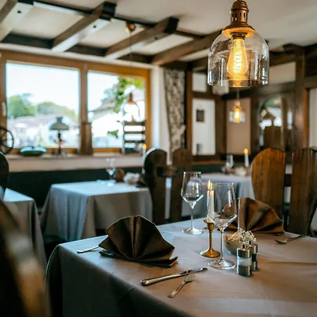 Hotel & Restaurant Kronenhof Am Weser-Radweg-3