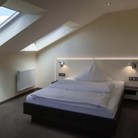 Hotel am Berg Esslingen-3