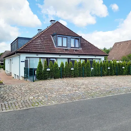 Gemütliche&moderne Ferienwohnung - nur 7 Gehminuten vom Strand entfernt, inklusive Parkplatz und Gartenzugang-2