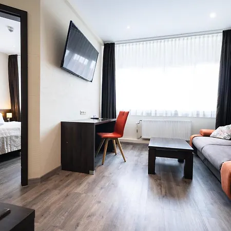 Home Hotel-3