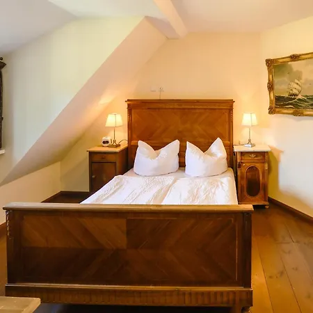 Hotel Schloss Grochwitz (garni)-3