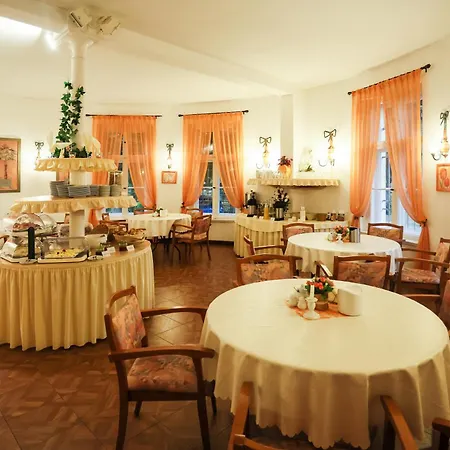 Hotel Schloss Grochwitz (garni)-2
