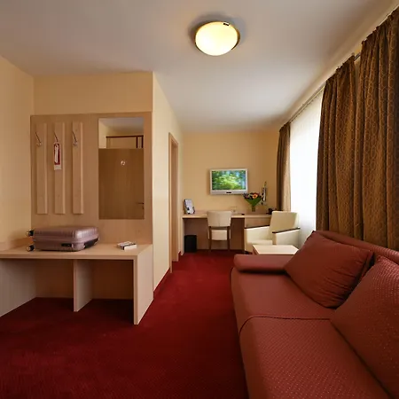 Hotel Apollo Garni-3