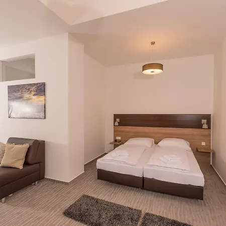 Boutique-Hotel Kronenstuben - unschlagbare Zentrumsnähe direkt am Marstall&Marktplatz - Schloss in 3 Min - Frühstück - Langzeitmiete-3