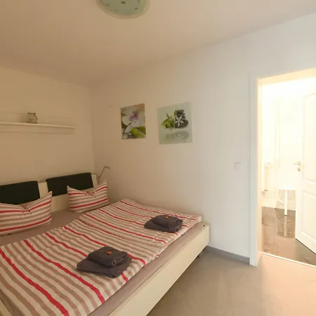 Haus Shiralee - Das Ferienhaus Warnemuende-2