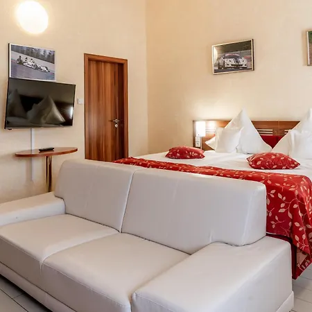 Land-Gut-Hotel Am Ring-2