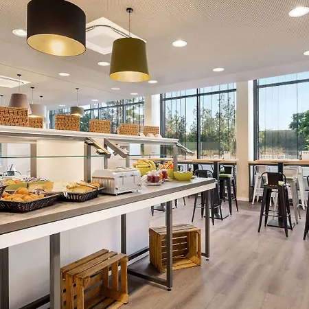 Super 8 By Wyndham Dresden-3