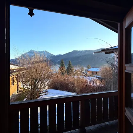 Ruhige Chalets Mit Seeblick In Zentraler Lage Mit Frisch Renovierter Kueche-3