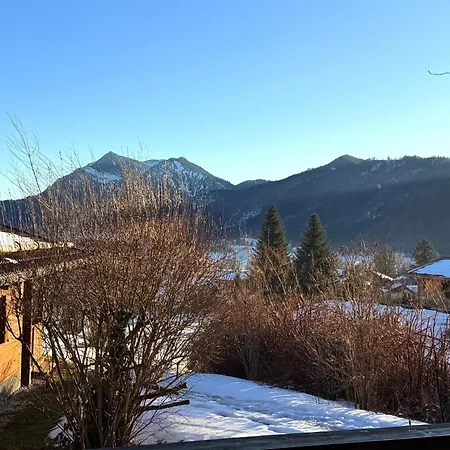 Ruhige Chalets Mit Seeblick In Zentraler Lage Mit Frisch Renovierter Kueche-2