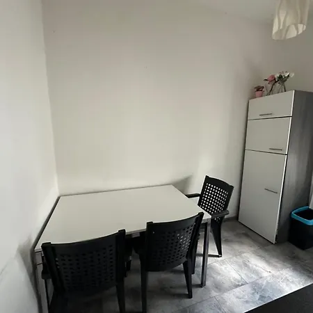 Frankfurt Airport & Fair Apartment-3