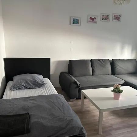 Frankfurt Airport & Fair Apartment-2