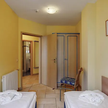 FeWo direkt am Strand mit Meerblick, Villa Strandperle, Binz-2