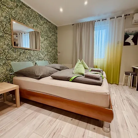 Neuwertiges Apartment mit Kostenlose Privatparkplatz auch für Transporter geeignet R1-2