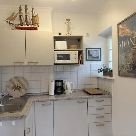 Strandvilla Hubertus Boltenhagen - Ferienwohnungen Apartment mit Parkplatz WLAN Küche Garten Grillplatz Waldbaden-3