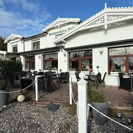 Strand-Hotel Lobbe-3
