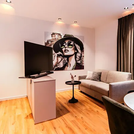 Hotel Am Triller - Hotel & Serviced Apartments - Pool & Relax Lounge-3