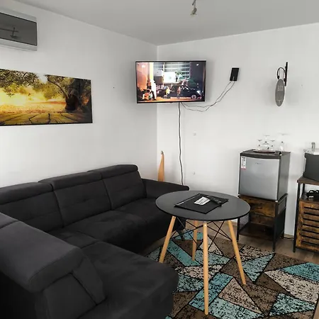 Stylisches kleines Studio -Zentral gelegen- Nähe BayArena - in Leverkusen Wiesdorf City- Friedrich Ebert Platz 5a , 4te Etage mit Balkon-kein Aufzug-Lift--Kaution Pflicht---2
