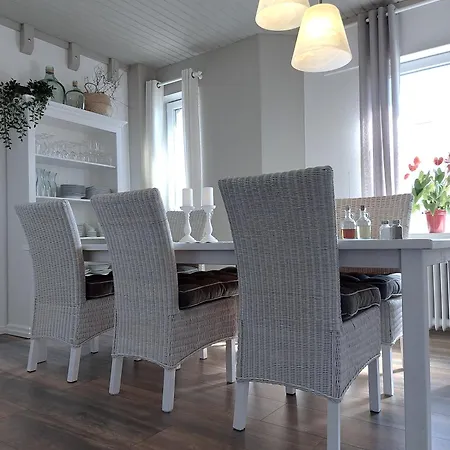 Maries Bunte Villa-3