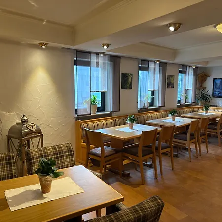 Gasthof Zur Krone Garni-3