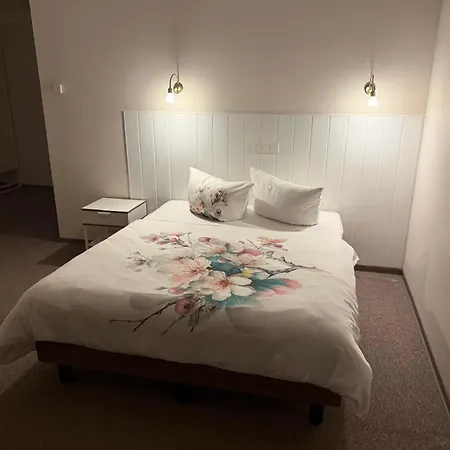 Hotel Pause - Free Wifi & Free Parking!!-3