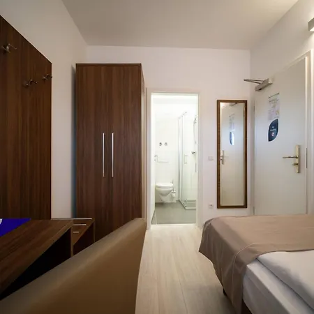 Anor Hotel I Park Sleep & Fly I Frankfurt Airport-3