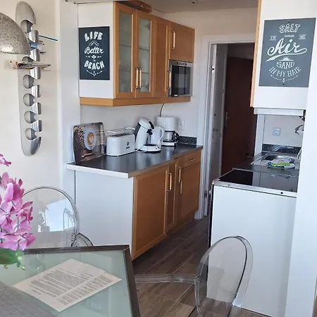 Luxus-Ecksuite mit stylischem Design und Traumblick übers Meer, 26.Stock im Maritim-2