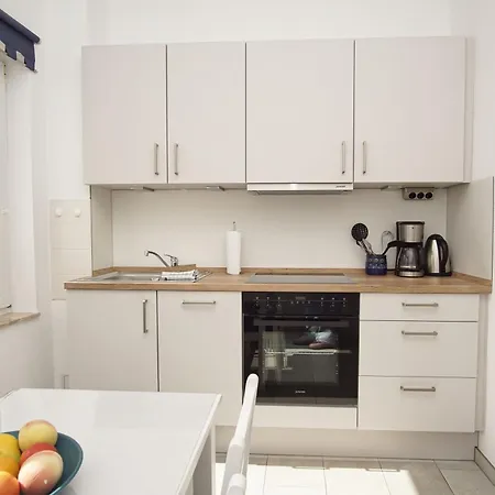 ruhige Lage mit Terrasse, gratis Nutzung vom AHOI Erlebnisbad und Sauna in Sellin - Villa Käthe FeWo 04-2