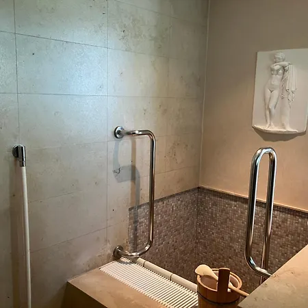 Wellness-Apartment mit Wasserblick, Pool, Sauna&Fitnessbereich-2